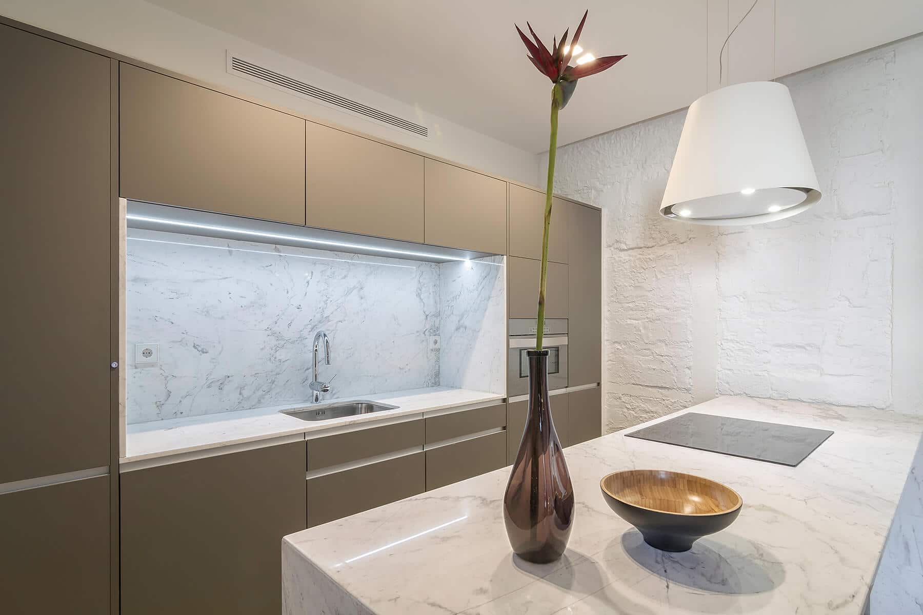 Nuestros Últimos Proyectos de Cocinas con Península - Grupo Coeco