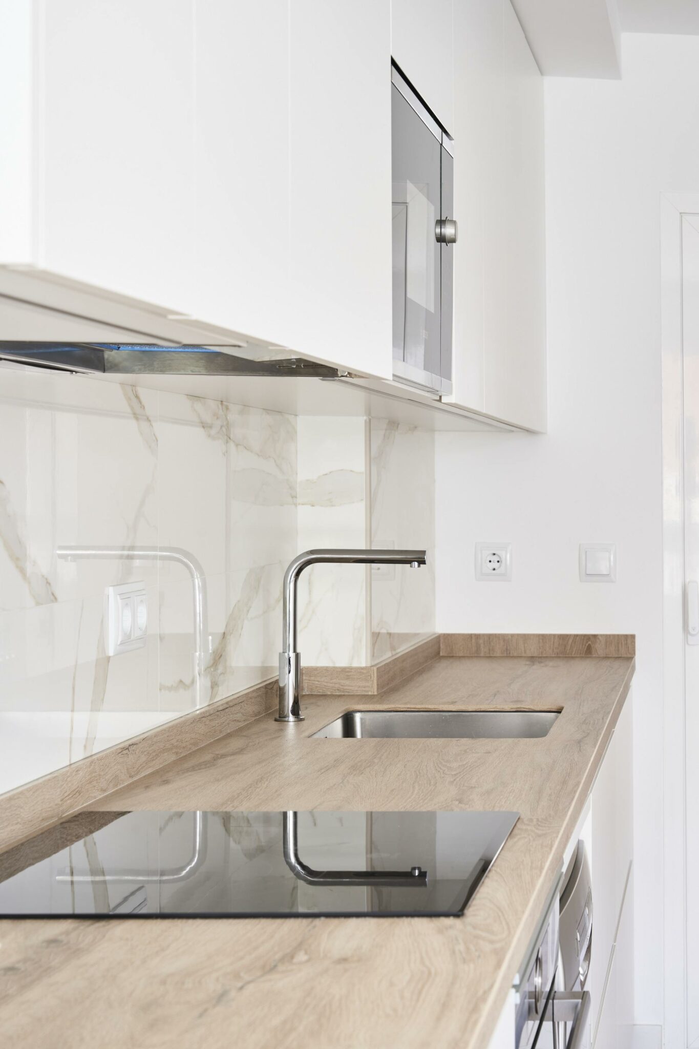 Cocina Blanca Y Madera Estratificada Y Con Pen nsula Grupo Coeco cocina-blanca-y-madera-estratificada-y-con-pen-nsula-grupo-coeco