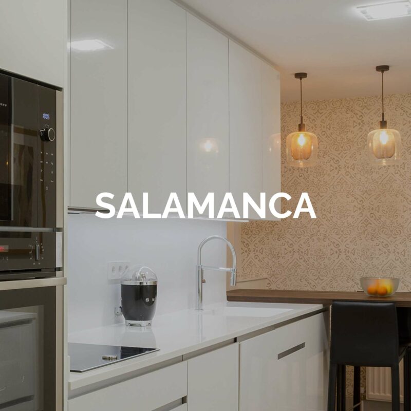 Salamanca Cocina con dos frontales y pequeña vitrina en blanco