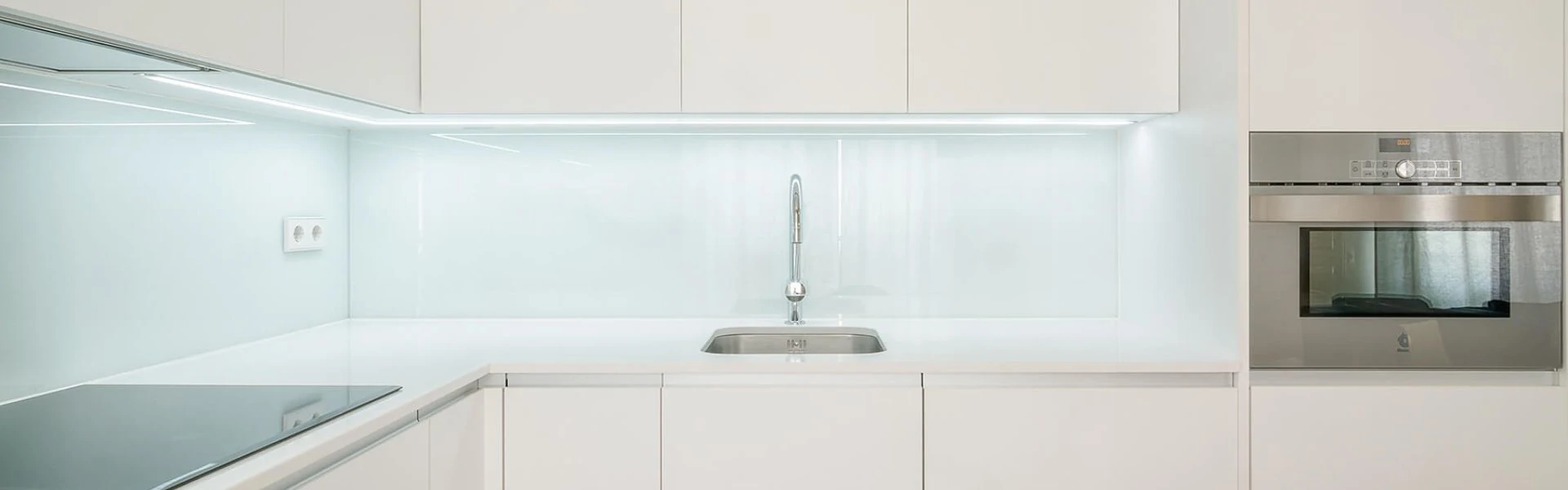 Encimera de cocina de Silestone en Madrid en blanco brillo